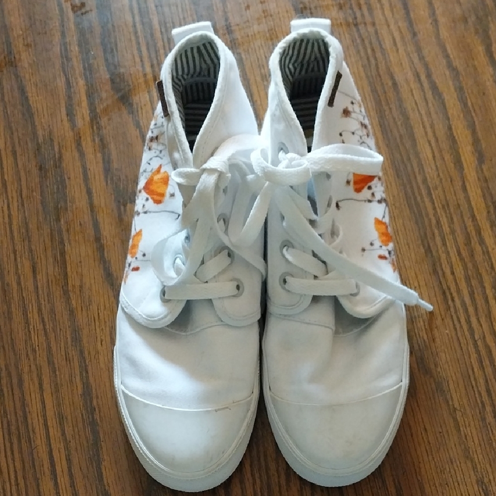 Bangs Men Or Womens High Top Sneaker Size 4 For Men And 5.5 For Women.